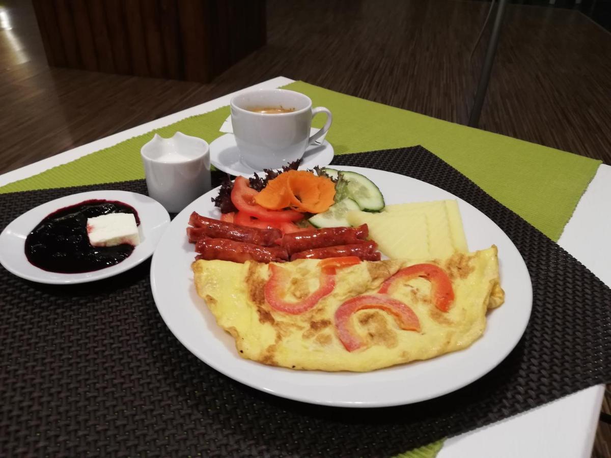Guest house Pensiunea Happy 2*